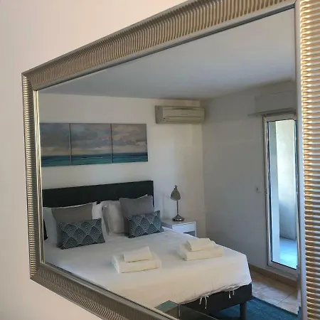Luminous, Street View Studio, Excellent Location Daire