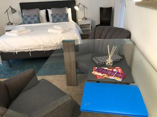 شقة Luminous, Street View Studio, Excellent Location *